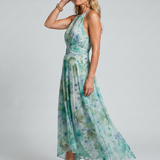 Portia | Abito Maxi a Scollo Halter con Pieghe e Motivo Floreale Sofisticato