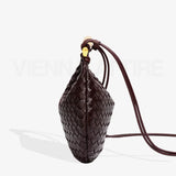 Alessandra – Borsa con Design Intessuto e Manico Dorato