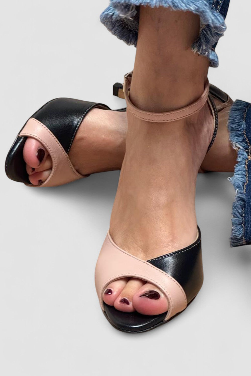 Noirella - Scarpe con tacco medio e cinturino alla caviglia