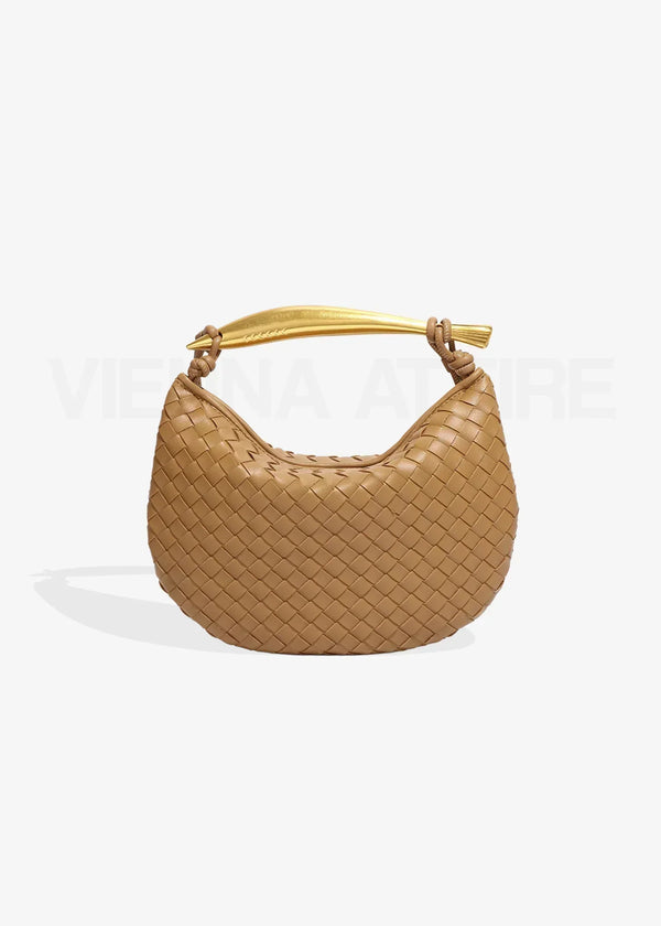Alessandra – Borsa con Design Intessuto e Manico Dorato